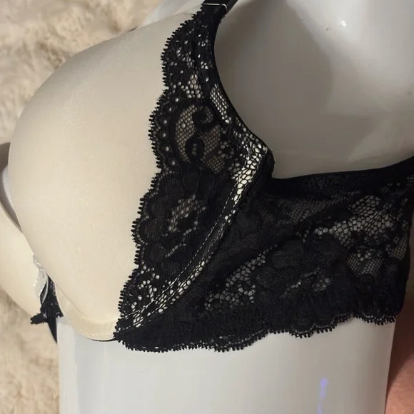 Victoria's Secret Cream and Black Bra-NWOT - Picture 3 of 4